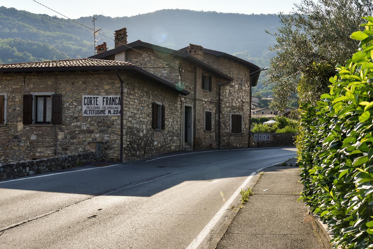 La Terrazza Sulle Vigne B&B Корте-Франка Екстер'єр фото